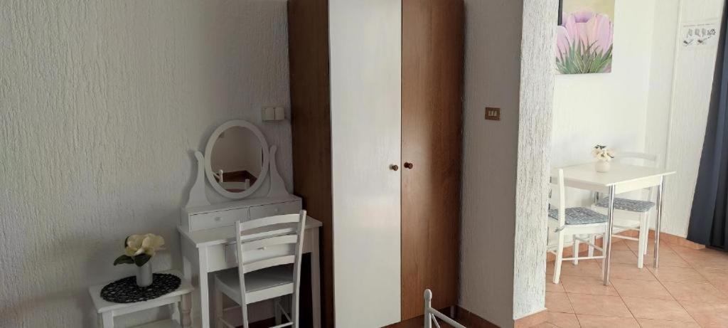 Ferienwohnung Mali Delfin Sveti Juraj Exterior foto