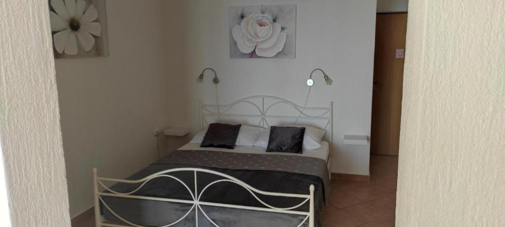 Ferienwohnung Mali Delfin Sveti Juraj Exterior foto