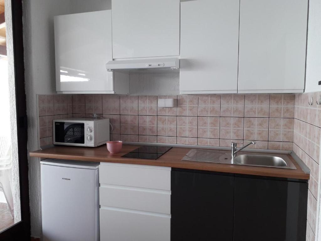 Ferienwohnung Mali Delfin Sveti Juraj Exterior foto