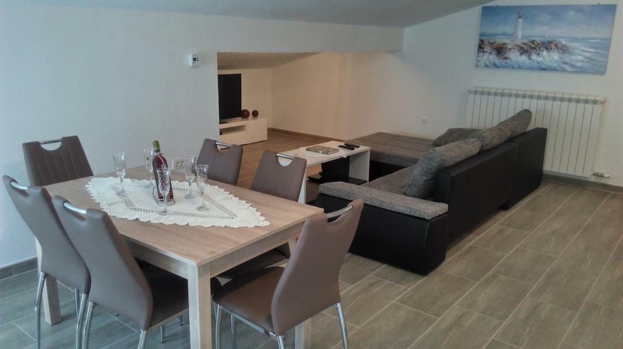 Ferienwohnung Mali Delfin Sveti Juraj Exterior foto