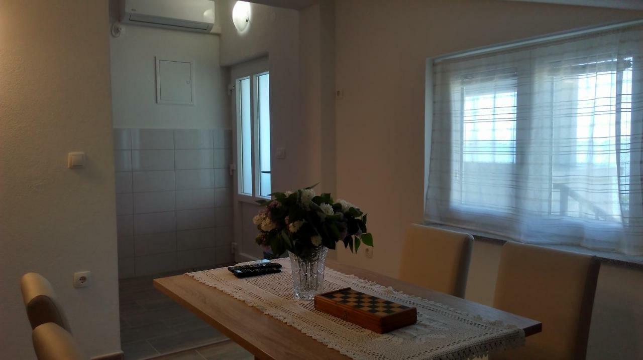 Ferienwohnung Mali Delfin Sveti Juraj Exterior foto