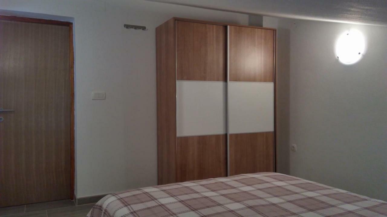 Ferienwohnung Mali Delfin Sveti Juraj Exterior foto