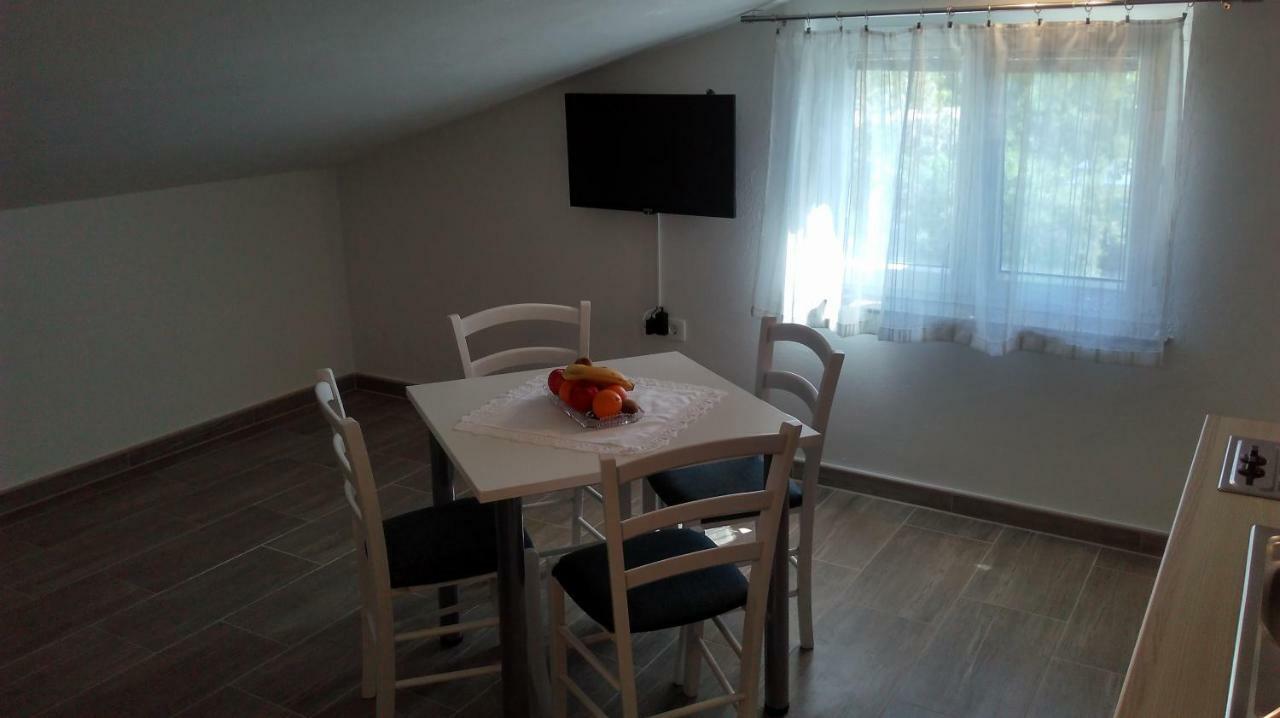 Ferienwohnung Mali Delfin Sveti Juraj Exterior foto