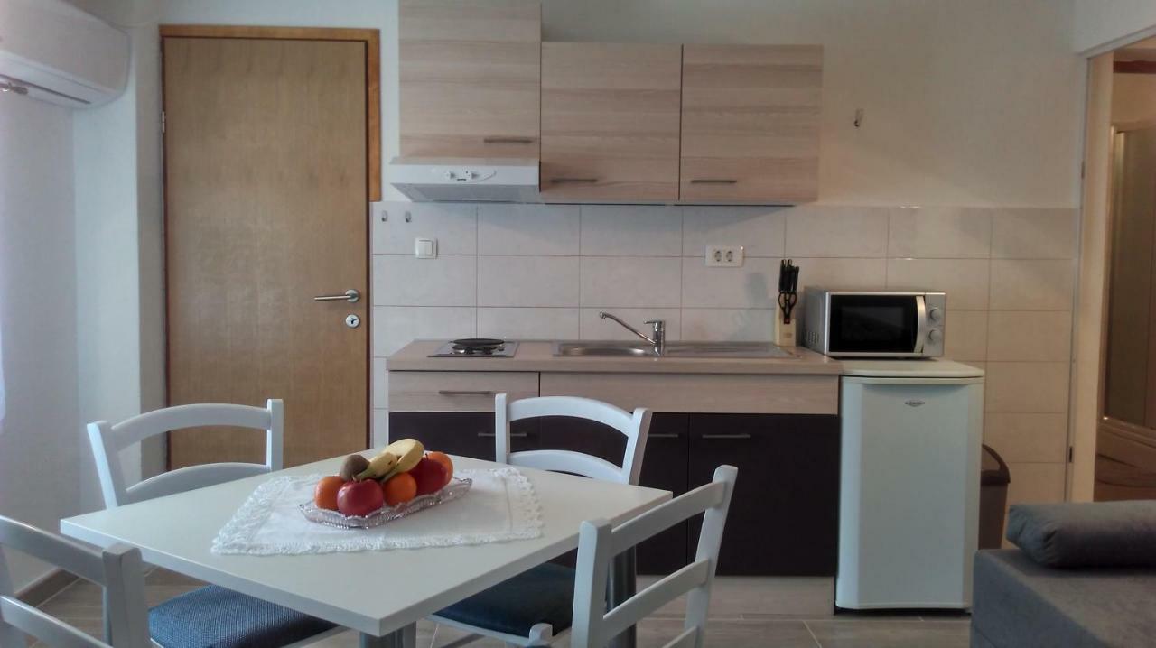 Ferienwohnung Mali Delfin Sveti Juraj Exterior foto