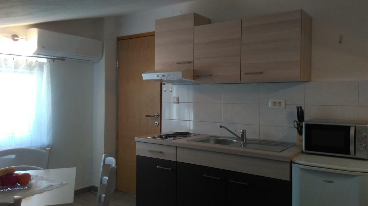Ferienwohnung Mali Delfin Sveti Juraj Exterior foto