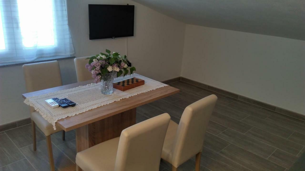 Ferienwohnung Mali Delfin Sveti Juraj Exterior foto